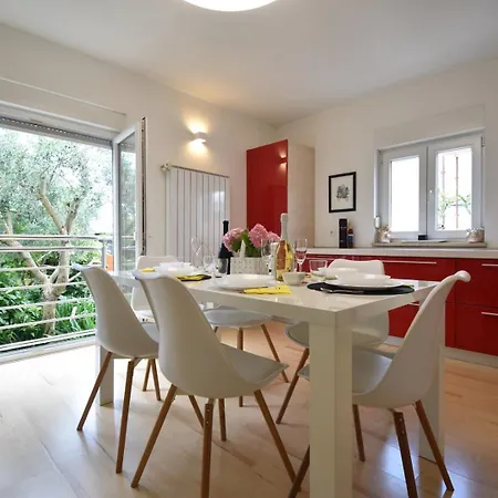 Prázdninový dům House With Garden 