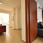 Будинок відпочинку House With Garden 