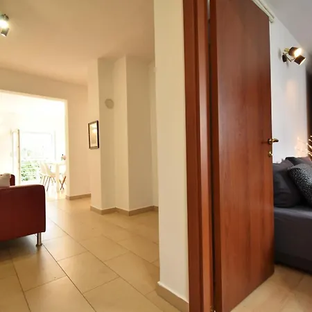 Ferienhaus House With Garden 