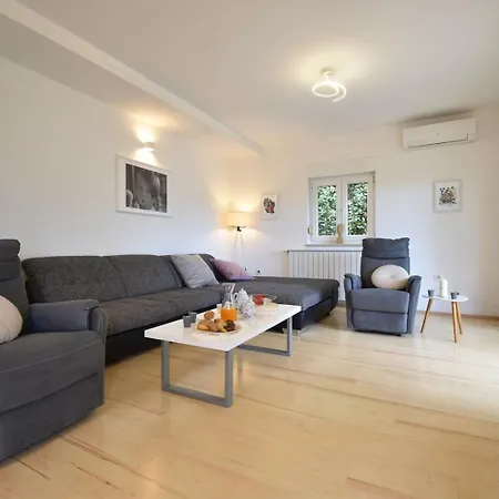 Dom wakacyjny House With Garden 