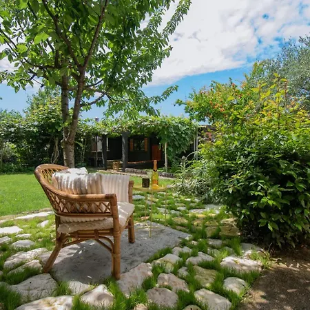 Semesterbostad House With Garden 