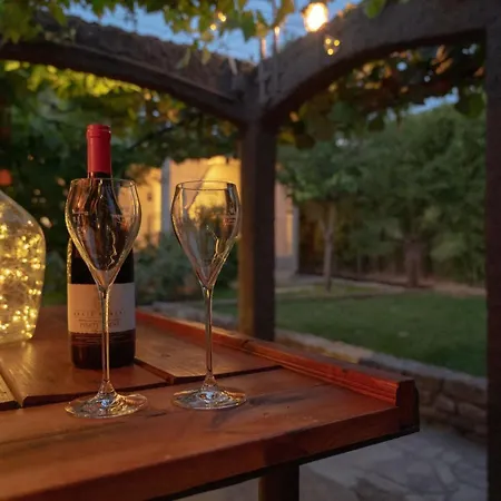 Dom wakacyjny House With Garden 