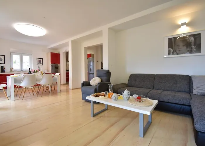 Semesterbostad House With Garden 