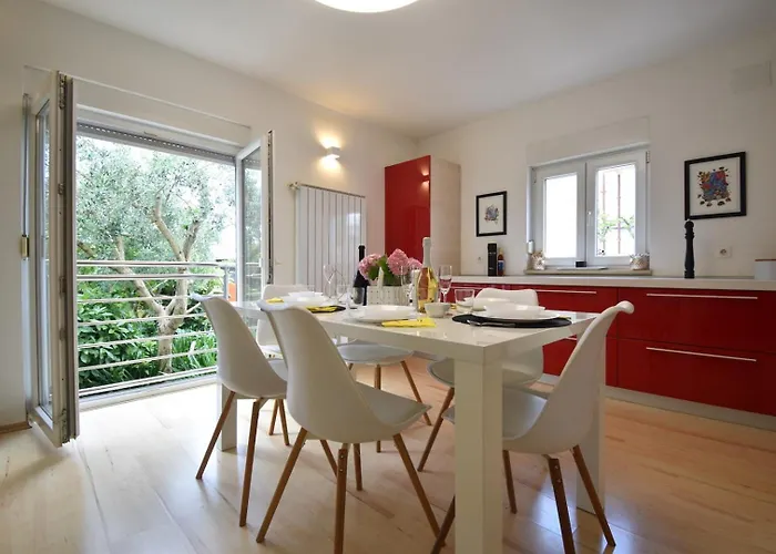 Semesterbostad House With Garden 