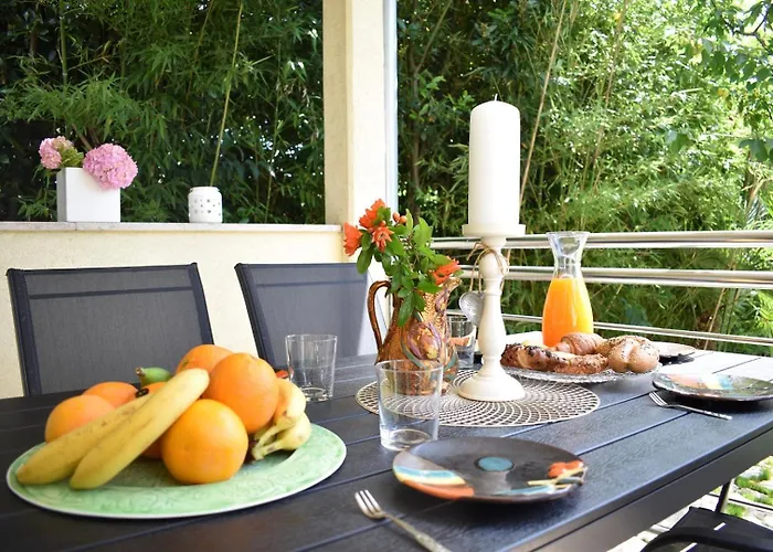 Semesterbostad House With Garden 