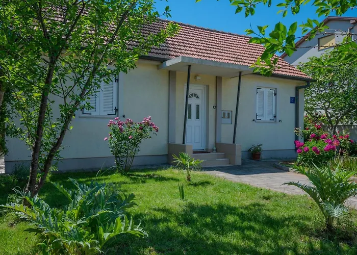 House With Garden 